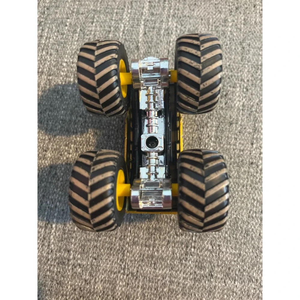 Hot Wheels Monster Jam Higher Education School Bus Monster Truck 1:64 Yellow